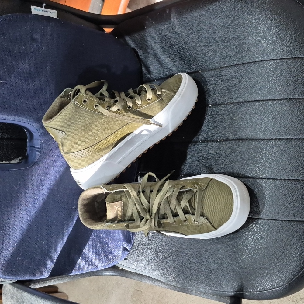 Puma mid-tops sneakers sz 8 olive green